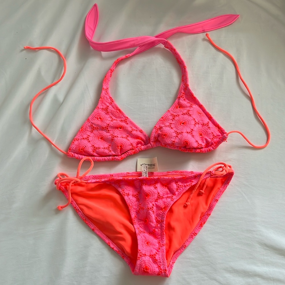 Aeropostale Bikini, Size Medium, Never worn (tag still on), hot pink